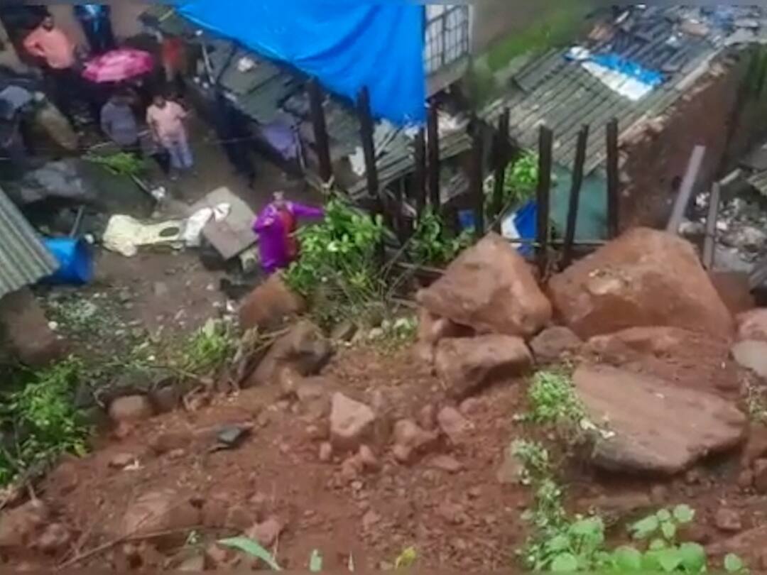 Kalyan : हनुमान नगर परिसरात दरड कोसळली, सुदैवाने कोणतीही जीवितहानी नाही Kalyan Latest Rain Update landslide in hanuman nagar Kalyan Kalyan : हनुमान नगर परिसरात दरड कोसळली, सुदैवाने कोणतीही जीवितहानी नाही