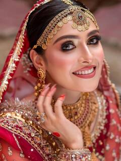Ayeza Khan Pics: दुल्हन बनीं पाकिस्तानी एक्ट्रेस आएज़ा खान, खूबसूरती देख फैंस हो गए दीवाने