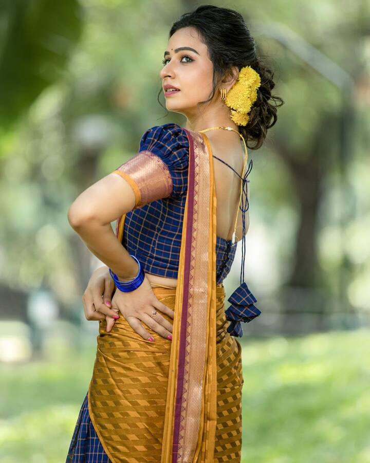 சிலிக்கான் சிலையோ ஓ... சிறுவாய் மலரோ ஓ... வெள்ளை நதியோ ஓ... வெளியூர் நிலவோ ஓ...