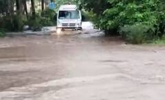 Maharashtra Rains: पालघर में पानी के बीच दौड़ी एंबुलेंस, गर्भवती को पहुंचाया अस्पताल