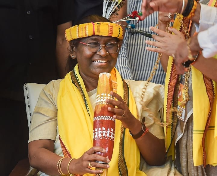 Draupadi Murmu Oath Ceremony india youngest first tribal woman president 21 gun salute droupadi murmu Marathi News नवनिर्वाचित राष्ट्रपती द्रौपदी मुर्मूंचा आज शपथविधी; सरन्यायाधीश देणार पद आणि गोपनीयतेची शपथ