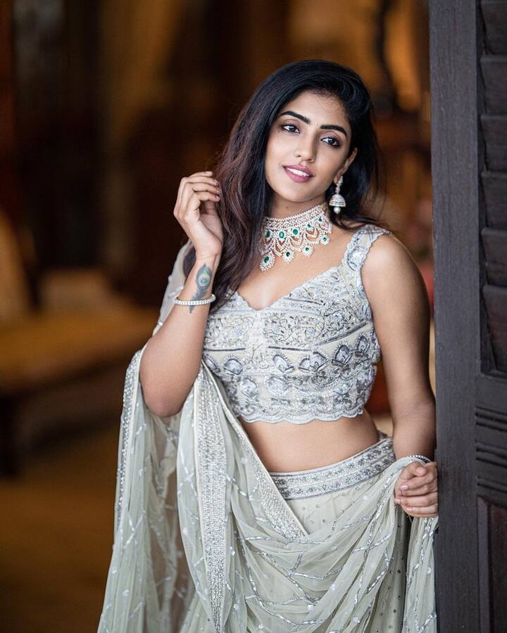 తాజాగా ఆమె షేర్ చేసిన కొన్ని ఫోటోలు ఇప్పుడు సోషల్ మీడియాలో బాగా వైరల్ అవుతున్నాయి. (Courtesy : Eesha Rebba Instagram)
