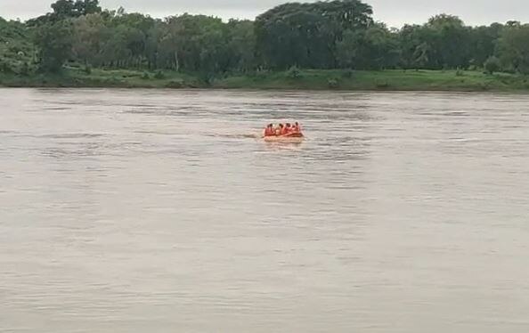 Bhandara Rain : तब्बल 19 तासांच्या प्रयत्नानंतर 15 भाविकांची सुटका, भंडाराऱ्यातील माडगीच्या नरसिंह मंदिरात अडकले होते भाविक 