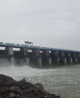 संततधार पावासामुळं नदी नाल्यांना पूर