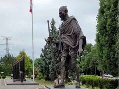 Mahatma Gandhi Statue Defaced: कनाडा में महात्मा गांधी की प्रतिमा का अनादर, भारतीय दूतावास ने की कड़ी कार्रवाई की मांग
