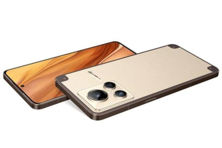 Realme GT 2 Master Explorer Edition ફોનના 3 વેરિએન્ટ લૉન્ચ થયો છે. આમાં 8 GB રેમ + 128 GB ઇન્ટરનલ સ્ટૉરેજ, 8 GB રેમ + 256 GB ઇન્ટરનલ સ્ટૉરેજ અને 12 GB રેમ + 256 GB ઇન્ટરનલ સ્ટૉરેજ વેરિએન્ટ સામેલ છે. Realme GT 2 Master Explorer Edition ફોન Android 12 પર આધારિત Realme UI 3.0 પર ચાલે છે.