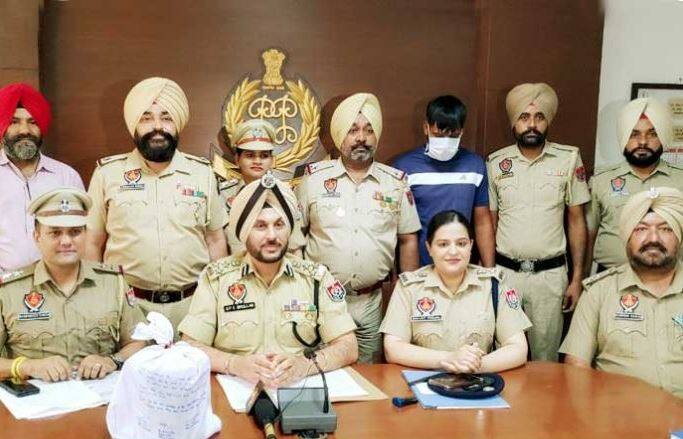 Khamanon police arrested a man with 5 kg of Opium in Fatehgarh Sahib : DIG Gurpreet Singh Bhullar ਖਮਾਣੋਂ ਪੁਲਿਸ ਨੇ ਇੱਕ ਵਿਅਕਤੀਆਂ ਨੂੰ 5 ਕਿਲੋ ਅਫੀਮ ਸਮੇਤ ਕੀਤਾ ਕਾਬੂ : DIG ਗੁਰਪ੍ਰੀਤ ਸਿੰਘ ਭੁੱਲਰ