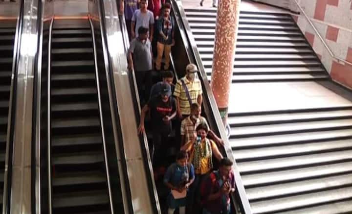 যাত্রীদের সুবিধার কথা মাথায় রেখে স্টেশনে রাখা হয়েছে ৯টি সিঁড়ি, ১৮টি এসক্যালেটর। ওঠানামার জন্য থাকছে মোট ৫টি লিফট। যাত্রীদের সুবিধার জন্য রয়েছে ২৭টি টিকিট কাউন্টার। এই প্রথম কোনও মেট্রো স্টেশনে থাকছে ডবল ডিসচার্জ প্ল্যাটফর্ম, অর্থাৎ প্ল্যাটফর্মের দু’পাশেই থাকবে ওঠা নামার সুবিধা।