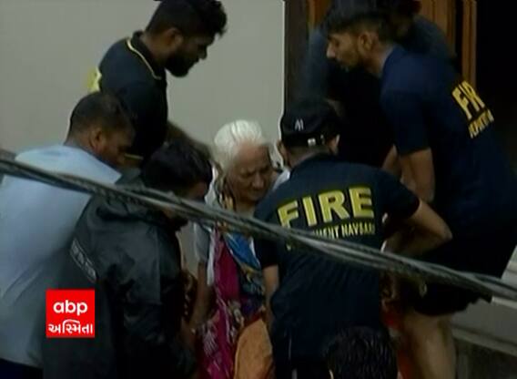 Navsari : મંદિરમાં પાણી ઘૂસી જતાં મહંતના માતાજીનું કરાયું રેસ્ક્યૂ, જુઓ લાઇવ વીડિયો