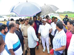 Minister Gangula: ముంపు ప్రాంతాల్లో మంత్రి గంగుల పర్యటన.. నేనున్నానంటూ బాధితులకు భరోసా!