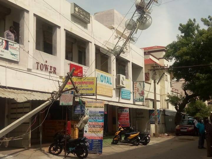 Karur Internet tower toppled by high winds in Karur கரூரில் அதிக அளவு காற்றால் கவிழ்ந்த இண்டர்நெட் டவர்; சாலையில் சாய்ந்த மின்கம்பம்...!