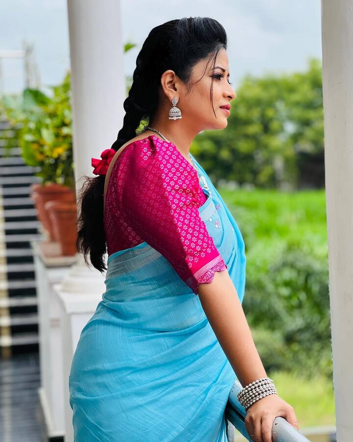 ‘గోల’,' హౌస్ ఫుల్' సినిమాల్లో నటించిన సుష్మ ...అభిషేకం, కథలో రాజకుమారి, శివరంజిని, పెళ్లి పుస్తకం సీరియల్స్ లో బుల్లితెరపై పాపులారిటీ సంపాదించుకుంది. సీరియల్ నటుడు రవికిరణ్ ని పెళ్లిచేసుకుని బ్రేక్ తీసుకున్న సుష్మ... కార్తీకదీపం సీరియల్ తో గ్రాండ్ గా రీఎంట్రీ ఇచ్చింది.