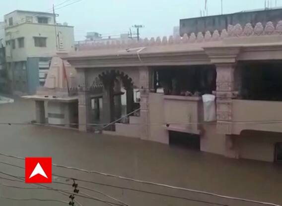 Navsari Flood : ગંગેશ્વર મહાદેવનું મંદિર પાણીમાં ગરકાવ, માર્ગો પર એક માળ સુધી પાણી ભરાયા
