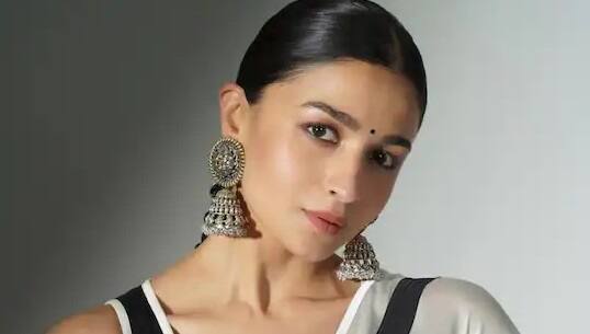 આલિયા ભટ્ટે વર્ષ 2012માં ફિલ્મ 'સ્ટુડન્ટ ઓફ ધ યર'થી પોતાના કરિયરની શરૂઆત કરી હતી.
