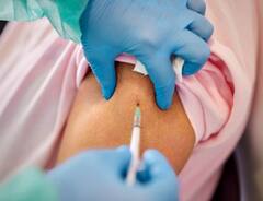 दिल्ली में प्रीकॉशन डोज का आंकड़ा 40-50 फीसदी करने का लक्ष्य, पढ़ें पूरी खबर