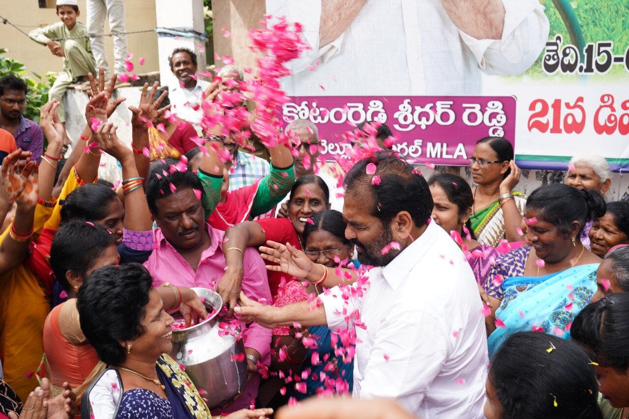 Kotamreddy Sridhar Reddy into kcrs party