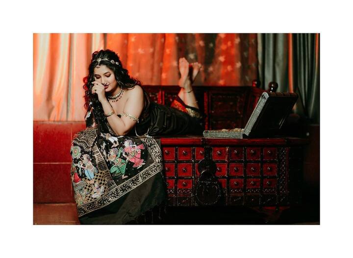 आपल्या सौंदर्यानं लाखो तरुणांना घायाळ करणारी अभिनेत्री प्राजक्ता माळी नेहमीच आपल्या हटके अंदाजासाठी ओळखली जाते.