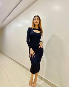 ब्लैक आउटफिट में Donal Bisht ने दिखाया किलर अंदाज, स्टनिंग लुक देख फैंस हुए मदहोश