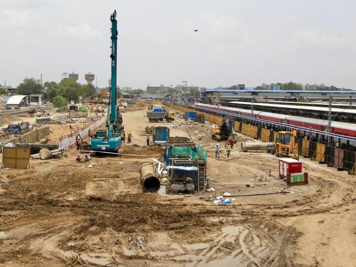 CM Eknath Shinde Green signal to Bullet Train Project work will be on fast track mode ann Bullet Train Project: CM एकनाथ शिंदे का 'बुलेट ट्रेन' को ग्रीन सिग्नल, फास्ट ट्रैक मोड में होगा प्रोजेक्ट पर काम