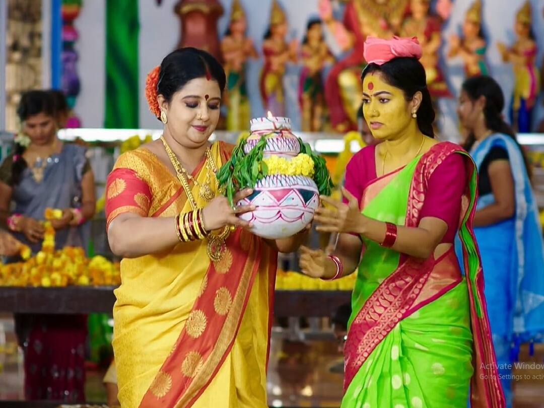 Devatha July 15th Update: రుక్మిణి బోనం దించిన దేవుడమ్మ- సత్య, దేవి ముందుఆదిత్య చెడ్డవాడు కానున్నాడా? Devatha Serial July 15th Episode 599 Written Update Today Episode Devatha July 15th Update: రుక్మిణి బోనం దించిన దేవుడమ్మ- సత్య, దేవి ముందుఆదిత్య చెడ్డవాడు కానున్నాడా?