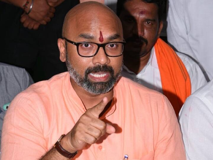 Telangana: Stones Hurled On  BJP MP Dharmapuri Arvind's Convoy In Jagtial