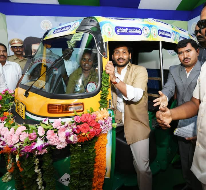 వాహన మిత్ర లబ్దిదారులకు ఏటా రూ. 10 వేల ఆర్థిక సాయం