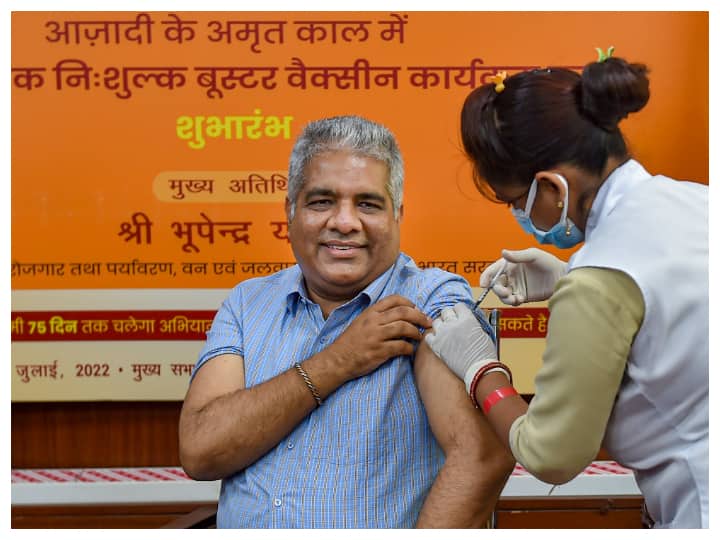 The Centre started providing free booster doses of Covid vaccines for the 18-59 age group at government vaccination centres under a 75-day special drive from Friday. The image shows a health worker administering a booster shot to Labour and Employment Minister Bhupendra Yadav to inaugurate the special drive. (Image: PTI)