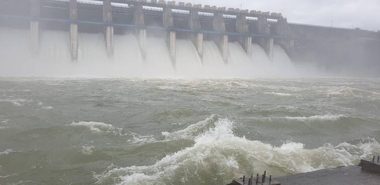Wardha News Heavy rains in Amravati 13 gates of Upper Wardha dam opened Wardha News : अमरावतीत मुसळधार पाऊस,  अप्पर वर्धा धरणाचे  13 दरवाजे उघडले
