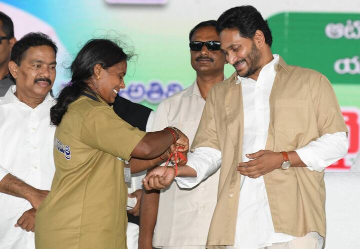 ఇప్పటివరకు మూడుసార్లు (2019–20, 2020–21, 2021–22) వైఎస్ఆర్‌ వాహనమిత్ర (YSR Vahana Mitra) పథకం కింద ఆర్థిక సహాయం చేశారు.
