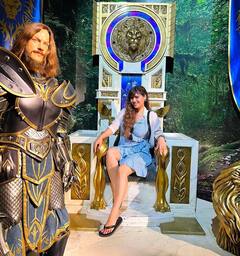 Actress sherin : அது கண்ணா இல்ல கரண்டா கன்ஃப்யூஷன்..ஷெரின் நியூயார்க்கில் எடுத்த க்யூட் போட்டோக்கள்......!