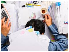 Side Effects of Excessive Sleeping: जरुरत से ज्यादा सोना पड़ सकता है सेहत पर भारी, उठाने पड़ सकते हैं ये नुकसान