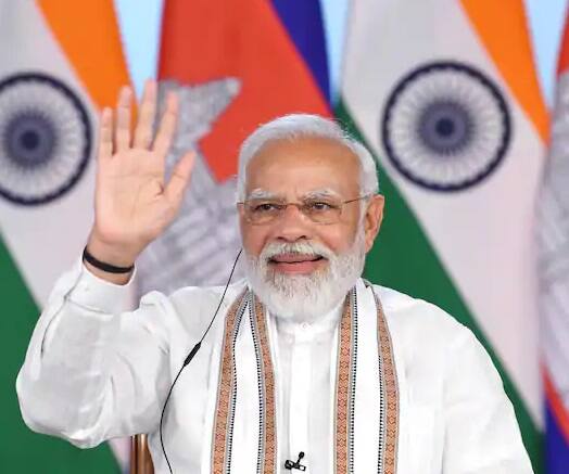 કેન્દ્રની મોદી સરકાર કેન્દ્રીય કર્મચારીઓ અને પેન્શનરોને મોટી ભેટ આપવાની તૈયારી કરી રહી છે. 1 જુલાઈ, 2022 થી સરકાર કોઈપણ સમયે સરકારી કર્મચારીઓ અને પેન્શનરોના મોંઘવારી ભથ્થામાં વધારાની જાહેરાત કરી શકે છે. છૂટક મોંઘવારી દર 7 ટકાથી ઉપર છે, જ્યારે જથ્થાબંધ ભાવનો ફુગાવો 15 ટકાથી ઉપર છે. આવી સ્થિતિમાં કેન્દ્રીય કર્મચારીઓ અને પેન્શનરોને મોંઘવારીથી રાહત આપવા માટે મોદી સરકાર કેન્દ્રીય કર્મચારીઓના મોંઘવારી ભથ્થામાં મોટો વધારો કરવા જઈ રહી છે.