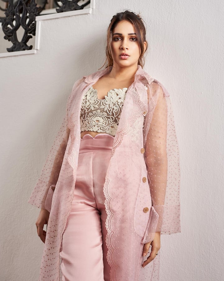 అందాల రాక్షసి అందమంతా ఒలకబోస్తూ. Image Credit/ Lavanya Tripathi Instagram