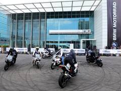 पॉवरफुल इंजिन, दमदार फीचर्स; नवीन BMW G 310 RR बाईक लॉन्च