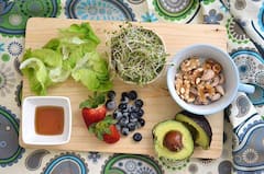 Health Tips: মনসংযোগ বাড়াবে ডোপামিন, পাতে থাকুক এই সুপারফুডগুলি