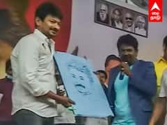 Udhaynidhi Stalin : பாட்டு பாடி உதயநிதியை வரைந்து அசத்திய மூக்குத்தி முருகன் அதிர்ந்த அரங்கம்