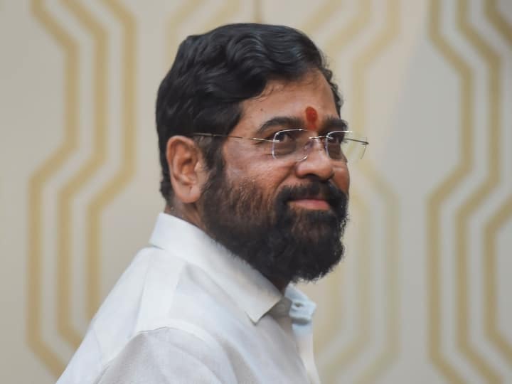 maharashtra shiv sena crisis uddhav thackeray faction mps may join eknath shinde faction Maharashtra: उद्धव ठाकरे की शिवसेना को आज लग सकता है बड़ा झटका, 19 में से 12 सांसद शिंदे खेमे में हो सकते हैं शामिल