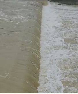 अनेक ठिकाणी जनजीवन विस्कळीत