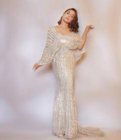 Hina Khan Pics: ਚਮਕੀਲੇ ਸਫੇਦ ਪਹਿਰਾਵੇ 'ਚ ਨਜ਼ਰ ਆਈ ਹਿਨਾ ਖਾਨ, ਖੂਬਸੂਰਤ ਅੰਦਾਜ਼ ਨੇ ਵਧਾ ਦਿੱਤੀਆਂ ਪ੍ਰਸ਼ੰਸਕਾਂ ਦੀਆਂ ਧੜਕਣਾਂ