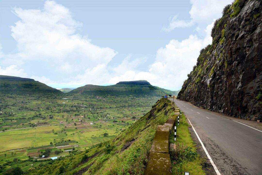 Maharashtra News saptshrungi gad security guard murder at nanduri road Nashik Crime : सप्तशृंगीगडाच्या घाटात देवी संस्थानच्या सुरक्षारक्षकाचा खून, नाशिक ग्रामीण पोलिसांचा तपास सुरु