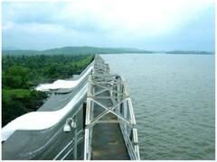 Maharashtra: भारी बारिश से महाराष्ट्र में उफान पर नदियां, मछली पकड़ने के लिए जान जोखिम में डाल रहे लोग