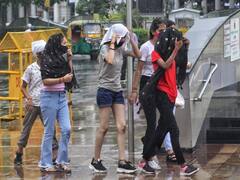 Delhi Weather Update: दिल्ली में होगी बारिश या उमस भरी गर्मी करेगी परेशान? जानें- मौसम का अपडेट