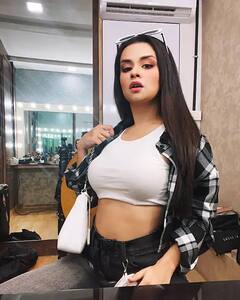 Avneet Kaurએ સ્ટાઇલિશ લૂકમાં બતાવ્યા નખરાં, ગ્લેમરસ તસવીરો જોઇ ફેન્સ ફિદા........