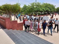 Delhi News: दिल्ली के सबसे बड़े आयुर्वेदिक अस्पताल के इंटर्न डॉक्टर्स की हड़ताल, स्टाइपेंड नहीं बढ़ाए जाने से नाराज