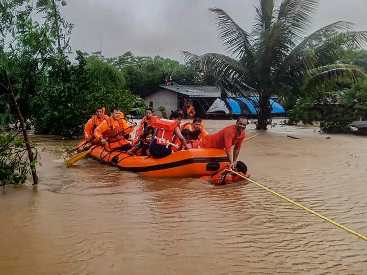 Gujarat weather update Due to heavy rains more than 33 thousand people were evacuated rescue operation is going on Gujarat Rain News: गुजरात में आसमान से बरस रही आफत, अब तक 33 हजार से ज्यादा लोगों को सुरक्षित निकाला गया, जारी है रेस्क्यू ऑपरेशन