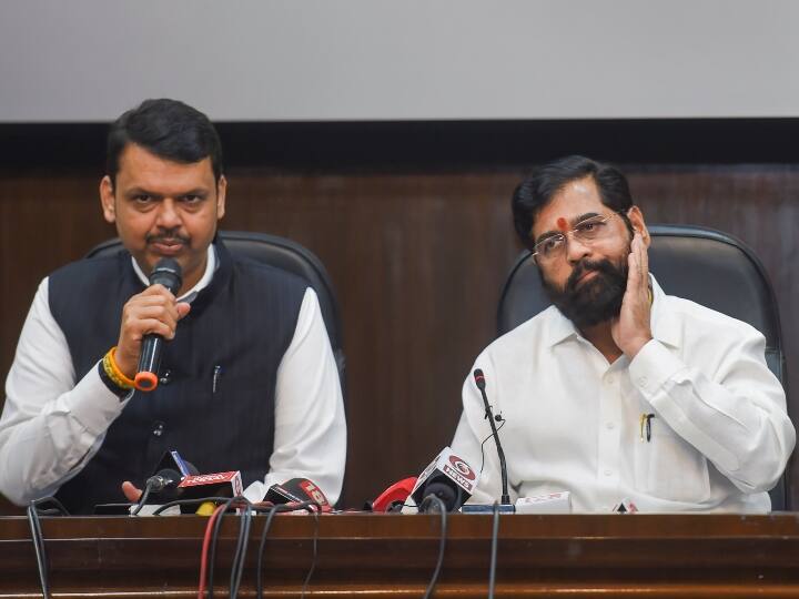 Eknath Shinde Unwell, Devendra Fadnavis On Way To Delhi With Cabinet List maharashtra cabinet : उपमुख्यमंत्री देवेंद्र फडणवीस तातडीनं दिल्लीत, पक्षश्रेष्ठींशीसोबत खलबतं