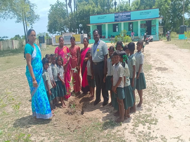 காமராஜர் பிறந்தநாளில் தலைமை ஆசிரியர் செய்த செயல்....குவியும் பாராட்டுக்கள்... மாணவர்கள் ஹேப்பி..