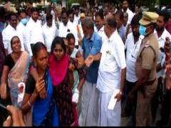 நாகை: அமைச்சர் முன்பு தீக்குளிக்க முயற்சி செய்த தாய்.. அதிர்ச்சியில்  மகள் மயக்கம்..!
