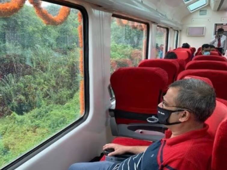 Vistadome coach in four trains on Pune Railway Division Pune Vista Dome News: निसर्गाची किमया अनुभवत प्रवास करा...  पुणे रेल्वे विभागातील चार गाड्यांमध्ये विस्टाडोम कोच