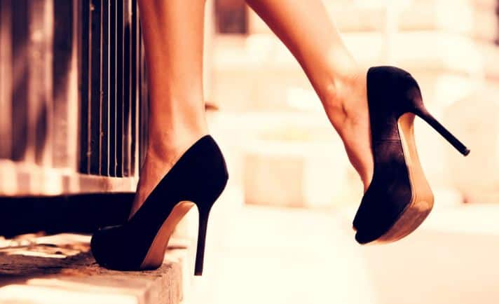 health tips why-high-heeled-shoes-are-so-bad-for-you LIfestyle: હાઈ હીલ્સ પહેરનાર યુવતીઓ સાવધાન! બની શકો છો આ બિમારીનો શિકાર